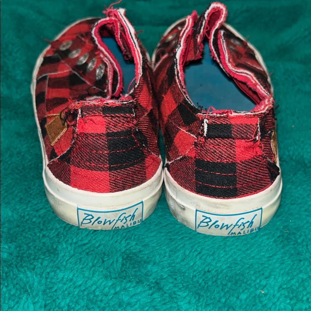 3/$10 Blowfish Malibu Kids Plaid Sneakers in Red and Black - Picture 4 of 6